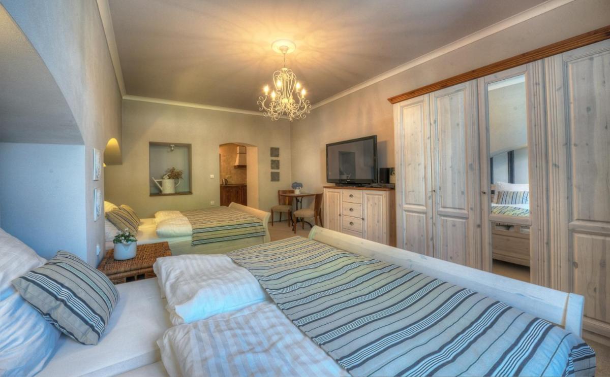 Hotel Pansky Dum Nove Mesto na Morave Zewnętrze zdjęcie